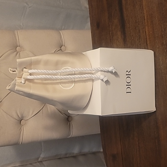 NEW DIOR BEAUTE DRAWSTRING POUCH - Picture 1 of 4